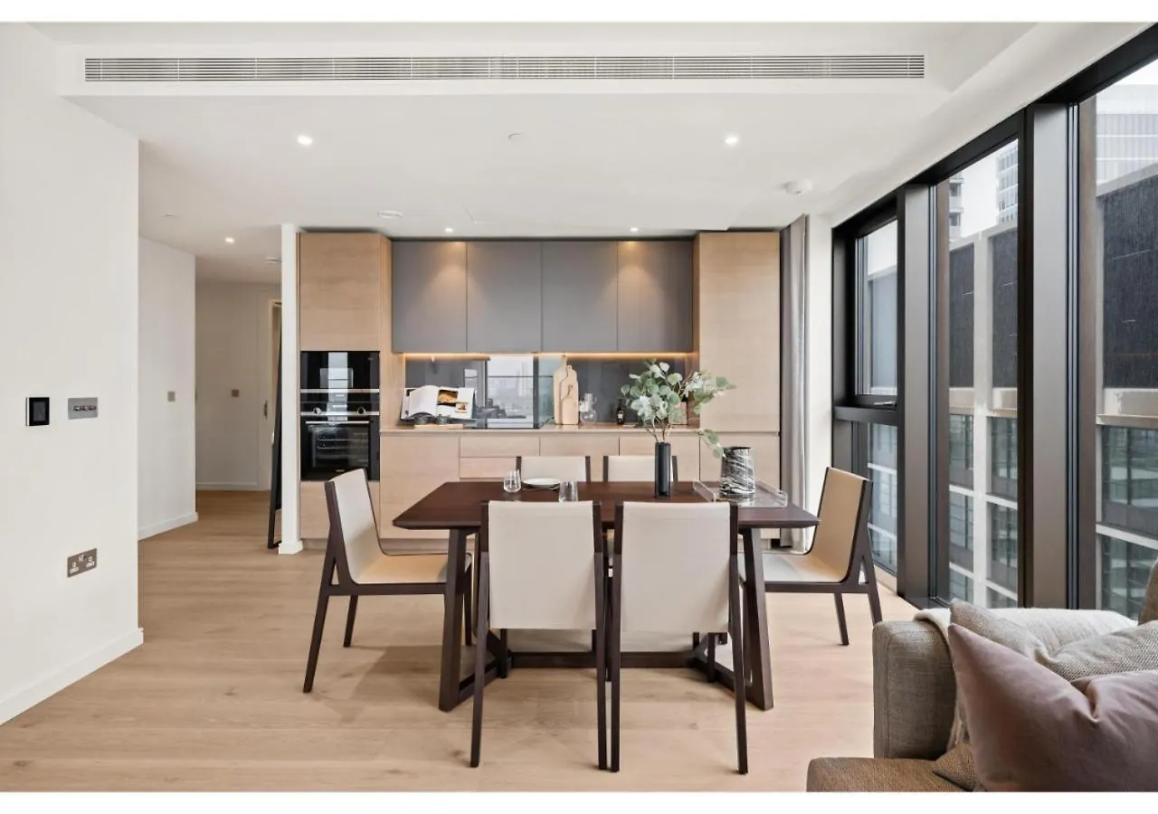 Elegant And Modern Apartments In Canary Wharf Right Next To Thames London