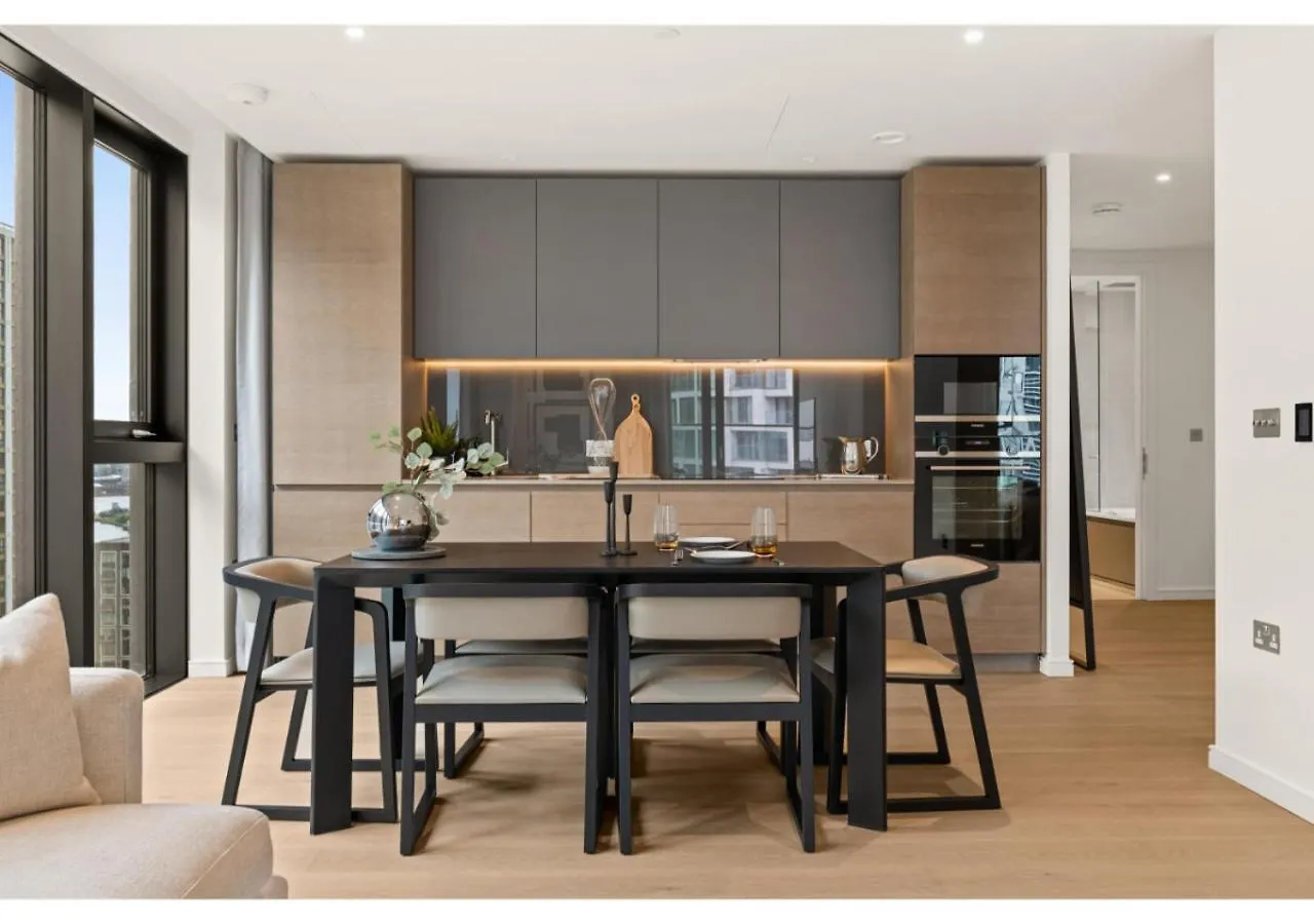 Elegant And Modern Apartments In Canary Wharf Right Next To Thames London