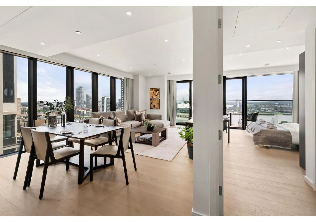 Elegant And Modern Apartments In Canary Wharf Right Next To Thames London United Kingdom