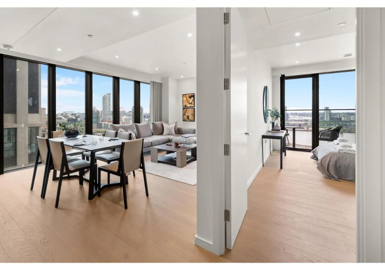 Elegant And Modern Apartments In Canary Wharf Right Next To Thames London