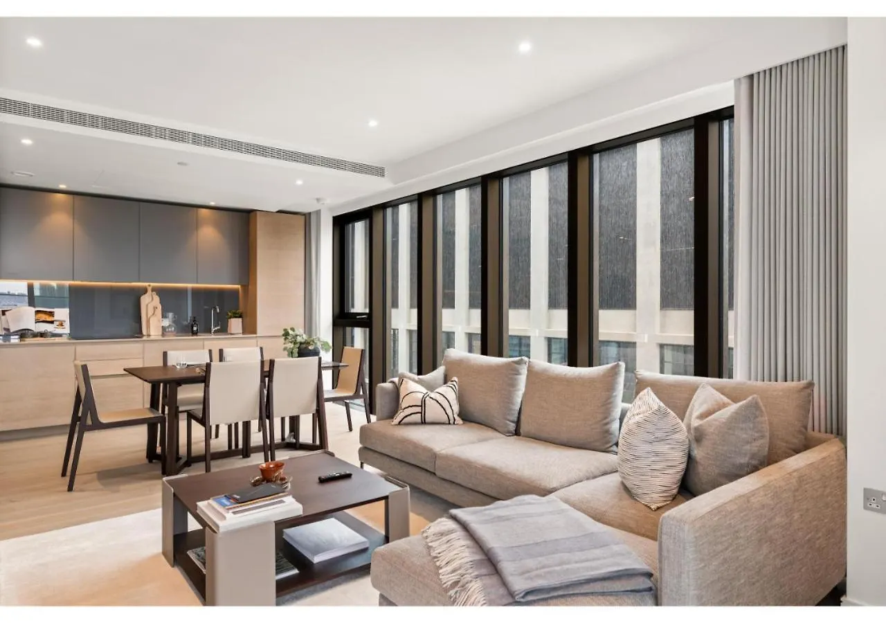 Elegant And Modern Apartments In Canary Wharf Right Next To Thames London United Kingdom