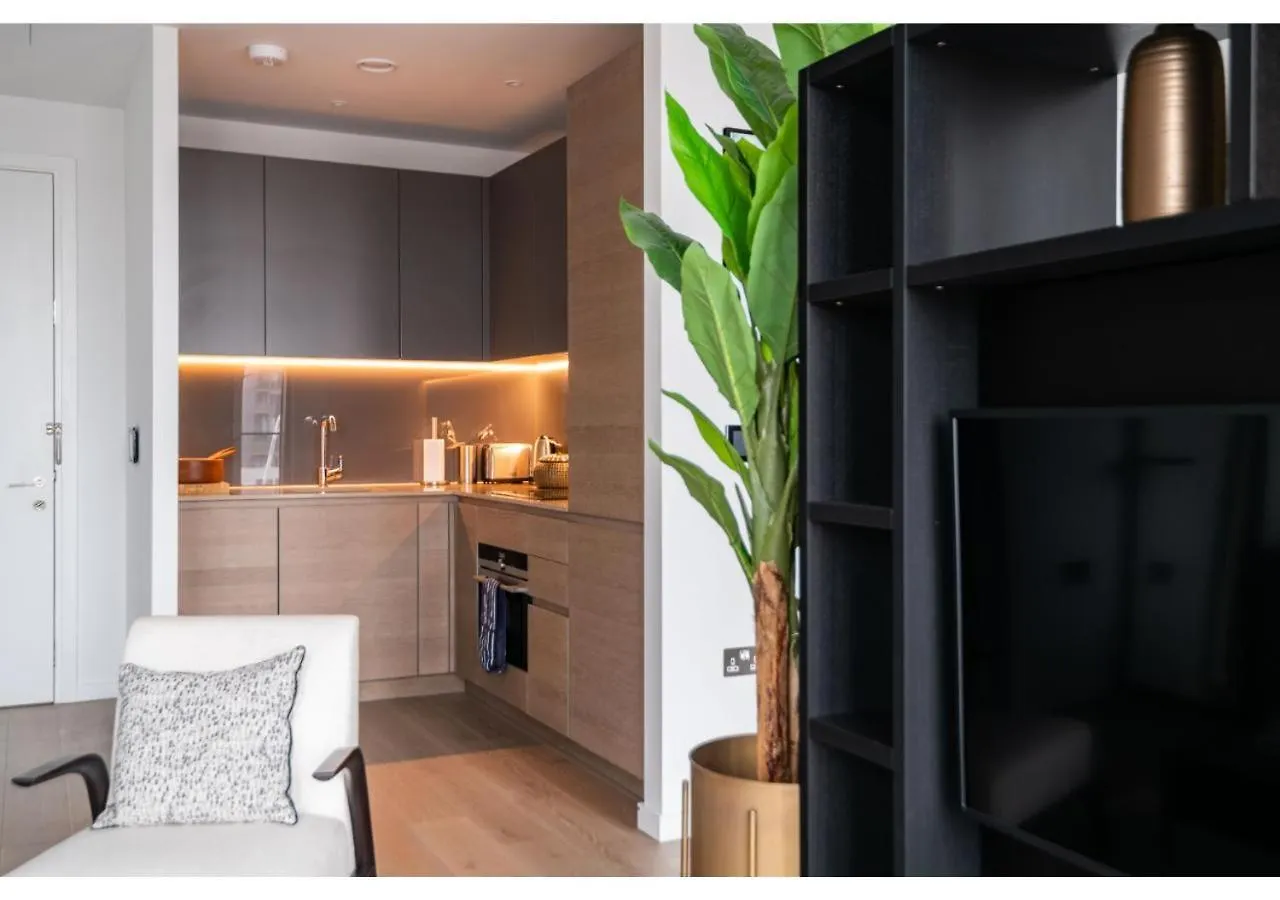 Elegant And Modern Apartments In Canary Wharf Right Next To Thames London 0*,  United Kingdom