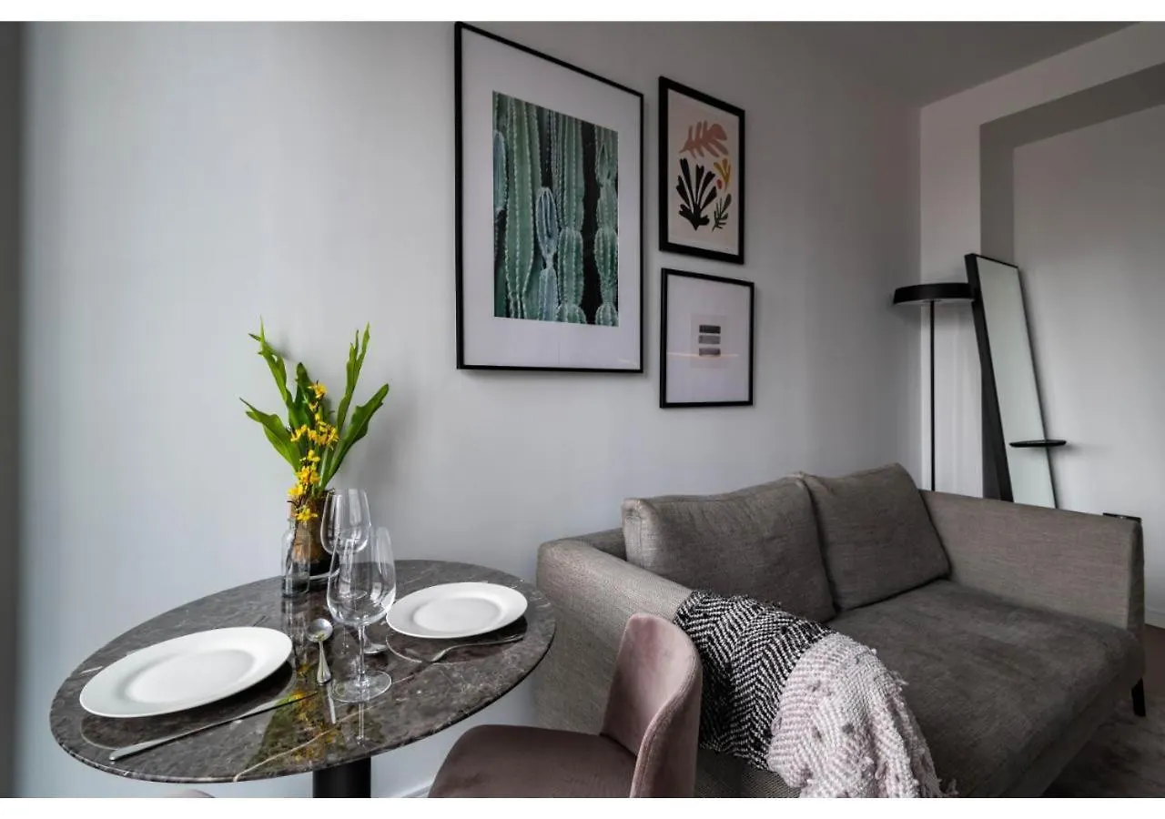 Elegant And Modern Apartments In Canary Wharf Right Next To Thames London 0*,