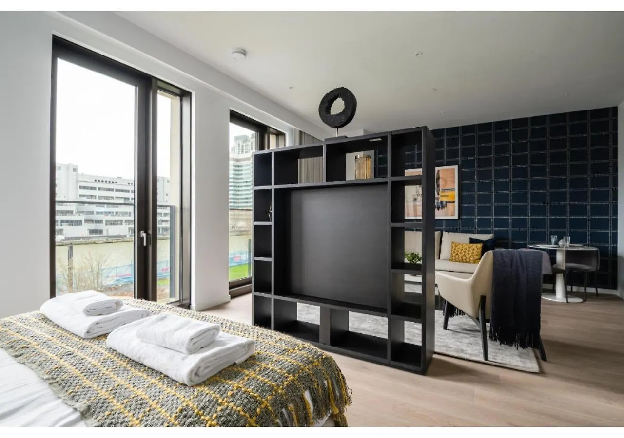 Elegant And Modern Apartments In Canary Wharf Right Next To Thames London 0*,