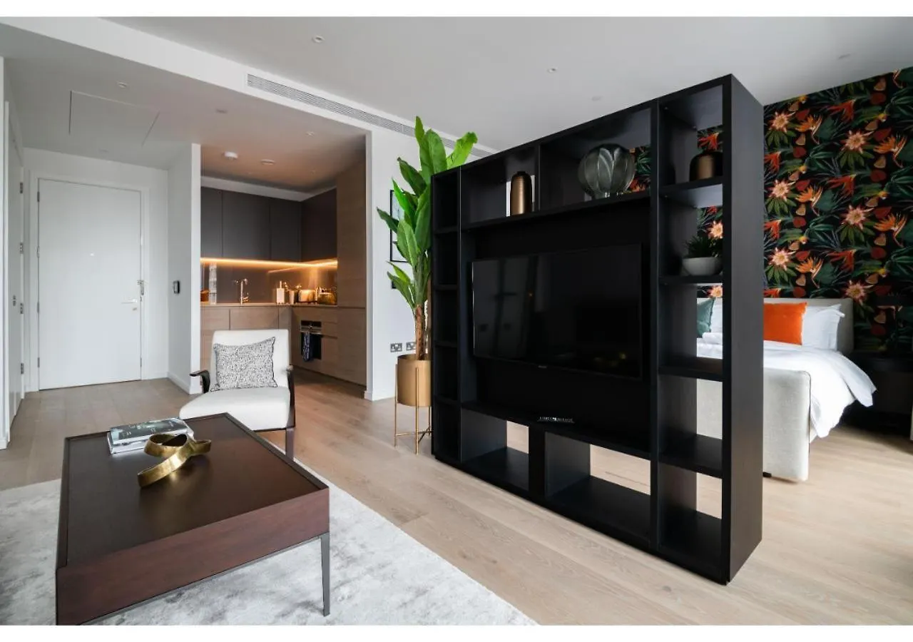 Elegant And Modern Apartments In Canary Wharf Right Next To Thames London